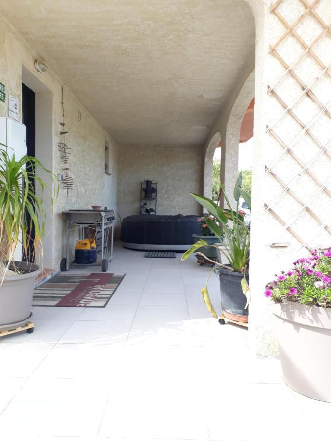 Domaine De La Clotte Bed and Breakfast Roquefort-des-Corbières Exteriör bild